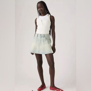 Levi's Women's Pleated Mini Jean Denim Skirt - Light Wash NWT Size 31